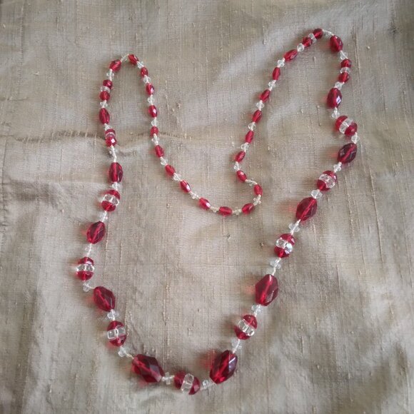 VINTAGE RED & CLEAR GLASS BEAD NECKLACE - Picture 6 of 6